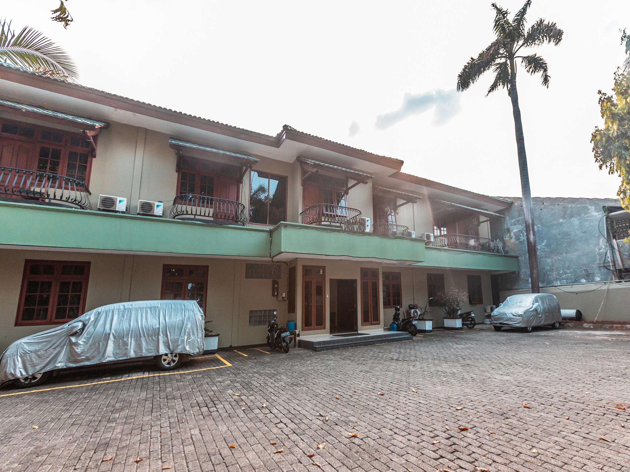 โอโย 1990 คอสต์ กูนิงัน เอ็กเซกคิวทีฟ บอร์ดดิ้ง เฮาส์ เซเตียบูดี Hotel จาการ์ตา ภายนอก รูปภาพ